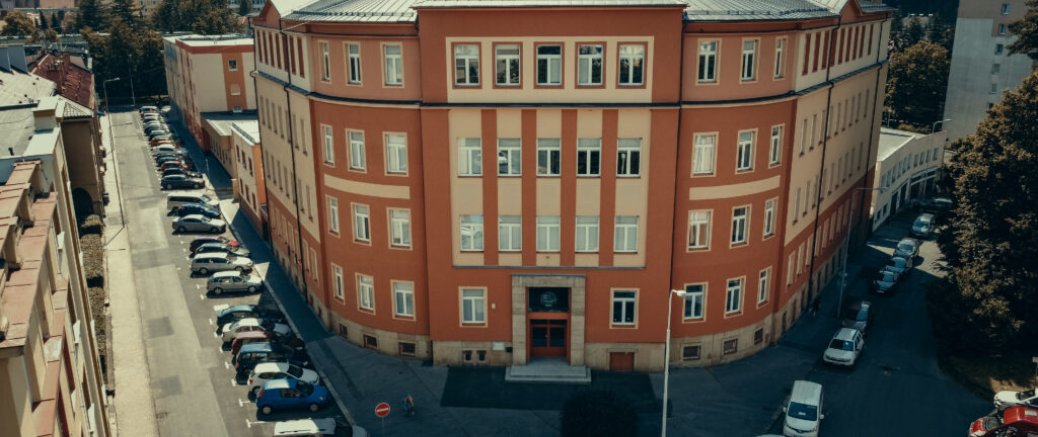 O škole